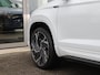 Skoda Karoq 1.5 TSI 150 pk DSG ACT Sportline | Trekhaak | SmartLink | Camera | ACC | Moon White | LED Matrix | Stoel + Achterbankverwarming | LED | Keyless | Voorruit verwarming | 19'' LM | Model 2023