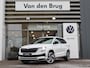 Skoda Karoq 1.5 TSI 150 pk DSG ACT Sportline | Trekhaak | SmartLink | Camera | ACC | Moon White | LED Matrix | Stoel + Achterbankverwarming | LED | Keyless | Voorruit verwarming | 19'' LM | Model 2023