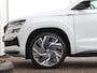 Skoda Karoq 1.5 TSI 150 pk DSG ACT Sportline | Trekhaak | SmartLink | Camera | ACC | Moon White | LED Matrix | Stoel + Achterbankverwarming | LED | Keyless | Voorruit verwarming | 19'' LM | Model 2023