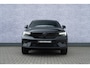 Volvo EC40 Extended Range 82 kWh Plus Black Edition | All Season Banden | Pixel LED Koplampen | 360 Camera | Panoramadak | Adaptive Cruise Control | Stoel-/Stuurverwarming | Harman Kardon Audio | Getint glas | Warmte         pomp | LED mistlampen | Google Maps navigatie |