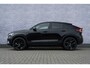 Volvo EC40 Extended Range 82 kWh Plus Black Edition | All Season Banden | Pixel LED Koplampen | 360 Camera | Panoramadak | Adaptive Cruise Control | Stoel-/Stuurverwarming | Harman Kardon Audio | Getint glas | Warmte         pomp | LED mistlampen | Google Maps navigatie |