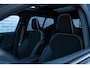 Volvo XC40 Plug-in hybrid T4 Ultimate Dark | Trekhaak | Panoramadak | 360° camera | Harman Kardon audio | Adaptive cruise control | Navigatie | Stoel- en stuurverwarming | Apple Carplay / Android Auto | Elektrische stoelverstelling |