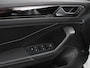 Volkswagen T-Roc 1.5 TSI DSG R-Line+Blackpack Climate control | Adaptieve cruise control | Panoramadak | LED | Navigatie | Achteruitrijcamera | Parkeersensoren | Apple Carplay/ Android Auto | Radio