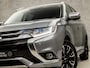 Mitsubishi Outlander 2.0 PHEV Deluxe 240Pk Automaat (SCHUIFDAK, NAVIGATIE, STUUR/STOELVERWARMING, LEDER, 360 CAMERA, ADAPTIVE CRUISE, GETINT GLAS, NIEUWSTAAT)