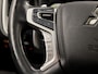 Mitsubishi Outlander 2.0 PHEV Deluxe 240Pk Automaat (SCHUIFDAK, NAVIGATIE, STUUR/STOELVERWARMING, LEDER, 360 CAMERA, ADAPTIVE CRUISE, GETINT GLAS, NIEUWSTAAT)
