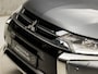 Mitsubishi Outlander 2.0 PHEV Deluxe 240Pk Automaat (SCHUIFDAK, NAVIGATIE, STUUR/STOELVERWARMING, LEDER, 360 CAMERA, ADAPTIVE CRUISE, GETINT GLAS, NIEUWSTAAT)