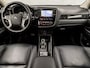 Mitsubishi Outlander 2.0 PHEV Deluxe 240Pk Automaat (SCHUIFDAK, NAVIGATIE, STUUR/STOELVERWARMING, LEDER, 360 CAMERA, ADAPTIVE CRUISE, GETINT GLAS, NIEUWSTAAT)