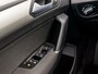 Volkswagen Touran 1.4 TSI Highline 7 Persoons 150Pk Automaat (APPLE CARPLAY, GROOT NAVI, CLIMATE, STOELVERWARMING, SPORTSTOELEN, PARKEERSENSOREN, ADAPTIVE CRUISE, TREKHAAK, NIEUWSTAAT)
