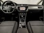 Volkswagen Touran 1.4 TSI Highline 7 Persoons 150Pk Automaat (APPLE CARPLAY, GROOT NAVI, CLIMATE, STOELVERWARMING, SPORTSTOELEN, PARKEERSENSOREN, ADAPTIVE CRUISE, TREKHAAK, NIEUWSTAAT)