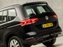 Volkswagen Touran 1.4 TSI Highline 7 Persoons 150Pk Automaat (APPLE CARPLAY, GROOT NAVI, CLIMATE, STOELVERWARMING, SPORTSTOELEN, PARKEERSENSOREN, ADAPTIVE CRUISE, TREKHAAK, NIEUWSTAAT)