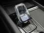 Volvo XC60 2.0 T8 Plug-in hybrid AWD Ultra Black Edition | Facelift | Adaptieve Cruise Control | Panoramadak | Head-Up Display | Harman Kardon Audio | Stoel-/Stuurverwarming | 360° Parkeercamera | Dodehoek Detectie |
