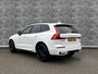 Volvo XC60 2.0 T8 Plug-in hybrid AWD Ultra Black Edition | Facelift | Adaptieve Cruise Control | Panoramadak | Head-Up Display | Harman Kardon Audio | Stoel-/Stuurverwarming | 360° Parkeercamera | Dodehoek Detectie |