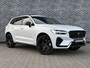 Volvo XC60 2.0 T8 Plug-in hybrid AWD Ultra Black Edition | Facelift | Adaptieve Cruise Control | Panoramadak | Head-Up Display | Harman Kardon Audio | Stoel-/Stuurverwarming | 360° Parkeercamera | Dodehoek Detectie |