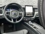 Volvo XC60 2.0 T8 Plug-in hybrid AWD Ultra Black Edition | Facelift | Adaptieve Cruise Control | Panoramadak | Head-Up Display | Harman Kardon Audio | Stoel-/Stuurverwarming | 360° Parkeercamera | Dodehoek Detectie |