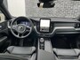 Volvo XC60 2.0 T8 Plug-in hybrid AWD Ultra Black Edition | Facelift | Adaptieve Cruise Control | Panoramadak | Head-Up Display | Harman Kardon Audio | Stoel-/Stuurverwarming | 360° Parkeercamera | Dodehoek Detectie |