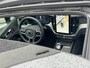 Volvo XC60 2.0 T8 Plug-in hybrid AWD Ultra Black Edition | Facelift | Adaptieve Cruise Control | Panoramadak | Head-Up Display | Harman Kardon Audio | Stoel-/Stuurverwarming | 360° Parkeercamera | Dodehoek Detectie |