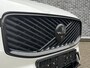 Volvo XC60 2.0 T8 Plug-in hybrid AWD Ultra Black Edition | Facelift | Adaptieve Cruise Control | Panoramadak | Head-Up Display | Harman Kardon Audio | Stoel-/Stuurverwarming | 360° Parkeercamera | Dodehoek Detectie |