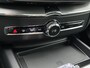 Volvo XC60 2.0 T8 Plug-in hybrid AWD Ultra Black Edition | Adaptieve Cruise Control | Panoramadak | Head-Up Display | Harman Kardon Audio | Stoel-/Stuurverwarming | 360° Parkeercamera | Dodehoek Detectie |