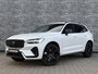 Volvo XC60 2.0 T8 Plug-in hybrid AWD Ultra Black Edition | Facelift | Adaptieve Cruise Control | Panoramadak | Head-Up Display | Harman Kardon Audio | Stoel-/Stuurverwarming | 360° Parkeercamera | Dodehoek Detectie |