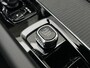 Volvo XC60 2.0 T8 Plug-in hybrid AWD Ultra Black Edition | Facelift | Adaptieve Cruise Control | Panoramadak | Head-Up Display | Harman Kardon Audio | Stoel-/Stuurverwarming | 360° Parkeercamera | Dodehoek Detectie |