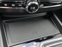 Volvo XC60 2.0 T8 Plug-in hybrid AWD Ultra Black Edition | Facelift | Adaptieve Cruise Control | Panoramadak | Head-Up Display | Harman Kardon Audio | Stoel-/Stuurverwarming | 360° Parkeercamera | Dodehoek Detectie |