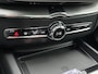 Volvo XC60 2.0 T8 Plug-in hybrid AWD Ultra Black Edition | Facelift | Adaptieve Cruise Control | Panoramadak | Head-Up Display | Harman Kardon Audio | Stoel-/Stuurverwarming | 360° Parkeercamera | Dodehoek Detectie |