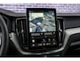 Volvo XC60 2.0 T8 Plug-in hybrid AWD Ultra Black Edition | Facelift | Adaptieve Cruise Control | Panoramadak | Head-Up Display | Harman Kardon Audio | Stoel-/Stuurverwarming | 360° Parkeercamera | Dodehoek Detectie |