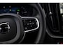 Volvo XC60 2.0 T8 Plug-in hybrid AWD Ultra Black Edition | Facelift | Adaptieve Cruise Control | Panoramadak | Head-Up Display | Harman Kardon Audio | Stoel-/Stuurverwarming | 360° Parkeercamera | Dodehoek Detectie |
