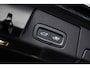 Volvo XC60 2.0 T8 Plug-in hybrid AWD Ultra Black Edition | Facelift | Adaptieve Cruise Control | Panoramadak | Head-Up Display | Harman Kardon Audio | Stoel-/Stuurverwarming | 360° Parkeercamera | Dodehoek Detectie |
