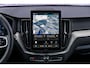 Volvo XC60 2.0 T8 Plug-in hybrid AWD Ultra Black Edition | Facelift | Adaptieve Cruise Control | Panoramadak | Head-Up Display | Harman Kardon Audio | Stoel-/Stuurverwarming | 360° Parkeercamera | Dodehoek Detectie |