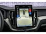 Volvo XC60 2.0 T8 Plug-in hybrid AWD Ultra Black Edition | Facelift | Adaptieve Cruise Control | Panoramadak | Head-Up Display | Harman Kardon Audio | Stoel-/Stuurverwarming | 360° Parkeercamera | Dodehoek Detectie |