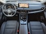 Nissan X-Trail 1.5 e-Power Tekna Automaat / Fabrieksgarantie tot 04-2028<100.000 / All season banden / Head Up Display / Elektrische achterklep / Glazen schuif- en kanteldak / Stuur-, Stoel & Achterbank verwarming / Adaptief cruise control /