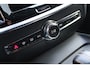 Volvo V60 2.0 B3 R-Design Automaat, Navigatie, Applecarpl./Andr. Auto, Climate/Cruise Control, Elektr. Stoelen, Dodehoek detectie, Luxe lederen bekleding, Elektr. Achterklep