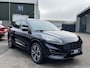Ford Kuga 2.5 PHEV ST-Line X PLUG-IN HYBRIDE PHEV | WINTERPAKKET | PANODAK | ADAPTIVE CRUISE CONTROL | B&O AUDIO | HUD HEAD-UP DISPLAY | ELEKTRISCHE KOFFERBAK | FORD DEALER ONDERHOUDEN | RIJKLAAR GELEVERD MET 12 MND BOVAG GARANTIE