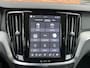 Volvo V60 T6 Plug-in hybrid AWD Core | Verwarmbare voorstoelen | Verwarmbaar stuurwiel | Verwarmbare achterbank | Premium audio by Harman Kardon | Leren bekleding | Rondom zicht camera | 19 inch Lichtmetalen velgen | Alarmklasse 3