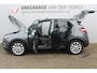 Opel Mokka X 1.4-140pk Turbo Black Edition. Werkelijk hele mooie en goed onderhouden hoogzitter ! Autm. airco, LM wielen, metallic lak, LED verlichting, navigatie, telefoonvoorb., privacy glass, stoel- en stuurwiel verw., trekhaak+afneembare kogel etc.