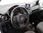 Volkswagen Up! 1.0 move up! BlueMotion Airco, Boordcomputer, Elektronisch Stabiliteits Programma, Hill hold, Start/stop systeem, Anti doorSlip Regeling De Volkswagen up! 1.0 move up! BlueMotion (2016) is het perfecte voorbeeld van hoe compact en compleet prima samen kunnen gaan. Deze slimme stadsauto is wendbaar, licht en verrassend volwasse