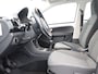 Volkswagen Up! 1.0 move up! BlueMotion Airco, Boordcomputer, Elektronisch Stabiliteits Programma, Hill hold, Start/stop systeem, Anti doorSlip Regeling De Volkswagen up! 1.0 move up! BlueMotion (2016) is het perfecte voorbeeld van hoe compact en compleet prima samen kunnen gaan. Deze slimme stadsauto is wendbaar, licht en verrassend volwasse