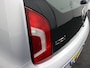Volkswagen Up! 1.0 move up! BlueMotion Airco, Boordcomputer, Elektronisch Stabiliteits Programma, Hill hold, Start/stop systeem, Anti doorSlip Regeling De Volkswagen up! 1.0 move up! BlueMotion (2016) is het perfecte voorbeeld van hoe compact en compleet prima samen kunnen gaan. Deze slimme stadsauto is wendbaar, licht en verrassend volwasse