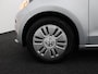 Volkswagen Up! 1.0 move up! BlueMotion Airco, Boordcomputer, Elektronisch Stabiliteits Programma, Hill hold, Start/stop systeem, Anti doorSlip Regeling De Volkswagen up! 1.0 move up! BlueMotion (2016) is het perfecte voorbeeld van hoe compact en compleet prima samen kunnen gaan. Deze slimme stadsauto is wendbaar, licht en verrassend volwasse