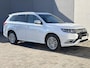 Mitsubishi Outlander 2.4 PHEV Plug-in Instyle Automaat / Afn. Trekhaak / Garantie tot 9-2029 <160.000km / Adap Cruise / Dealer onderhouden / Panorama dak / 1500kg Trekgewicht / Rondomzicht Camera / Apple Carplay Android Auto / Allseason banden / Stuur & Stoelverwarming /