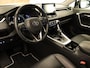 Toyota RAV4 2.5 Hybrid Active Plus - TREKHAAK 800KG GEREMD TREKGEWICHT - ELEKTRISCHE ACHTERKLEP - PARKEERSENSOREN VOOR EN ACHTER - KEYLESS ENRTY & START - STOELVERWARMING - NAVIGATIE - APPLE CARPLAY/ANDROID AUTO
