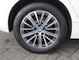 BMW 2-Serie Active Tourer 225e xDrive Luxury-Line Widescreen Display DAB-tuner Verduisterde ruiten PDC Achteruitrijcamera 17''LM Velgen
