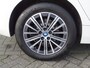 BMW 2-Serie Active Tourer 225e xDrive Luxury-Line Widescreen Display DAB-tuner Verduisterde ruiten PDC Achteruitrijcamera 17''LM Velgen