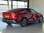 Mazda 6e Takumi 68.8 kWh Navigatie, Climate/Cruise Control, Elektr. Achterklep, HUD, Dodehoek detectie, Draadloos telefoonlader, Luxe lederen bekleding, Stoel/Stuur verw.