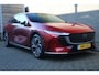 Mazda 6e Takumi 68.8 kWh Navigatie, Climate/Cruise Control, Elektr. Achterklep, HUD, Dodehoek detectie, Draadloos telefoonlader, Luxe lederen bekleding, Stoel/Stuur verw.