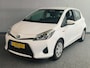 Toyota Yaris 1.5 Full Hybrid Aspiration Rijklaar + 12 maanden Bovag-garantie Henk Jongen Auto's in Helmond,  al 50 jaar service zoals 't hoort!