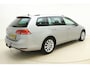 Volkswagen Golf Variant 1.2 TSI Connected Series Automaat | Navigatie | Trekhaak | Camera | Extra getint glas | Stoelverwarming | Lichtmetalen velgen | Dakrails