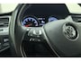 Volkswagen Golf Variant 1.2 TSI Connected Series Automaat | Navigatie | Trekhaak | Camera | Extra getint glas | Stoelverwarming | Lichtmetalen velgen | Dakrails