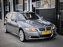 BMW 3-Serie Touring 325i High Executive | PANO | TREKHAAK | LEDER | STOELVERWARMING | KEYLESS